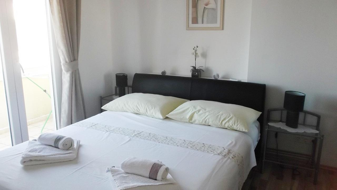Apartments Marija Near Center Vodice Bilik gambar